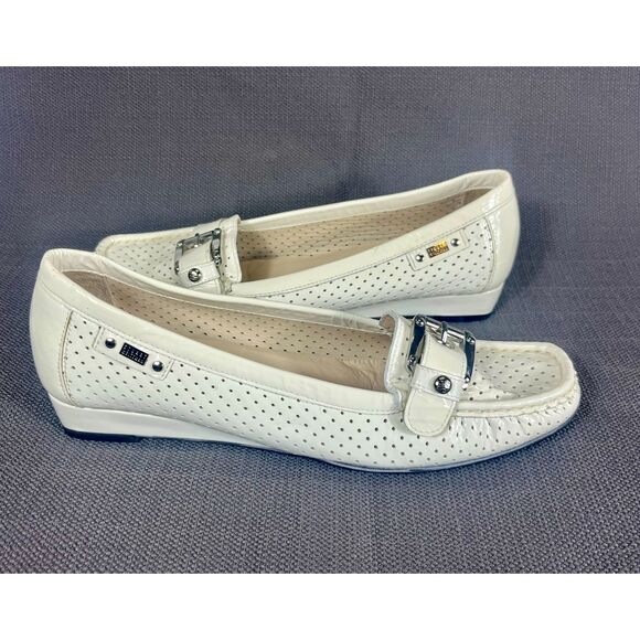 Stuart Weitzman Women's White Patent Perforated Loafers 8.5 Flats Slip On - Picture 1 of 12